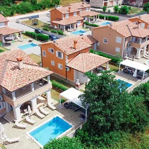 Villas In Villa Pula